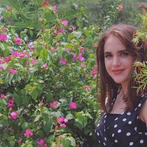 Meet your Posher, Laura